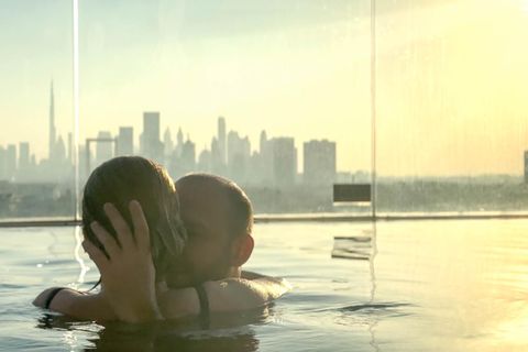Mehr als nur Sex: Im Pool kommen sich Ben Nordmann und Christina näher