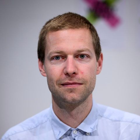 Porträt des Anwalts Lukas Theune, Verteidiger von Daniela Klette