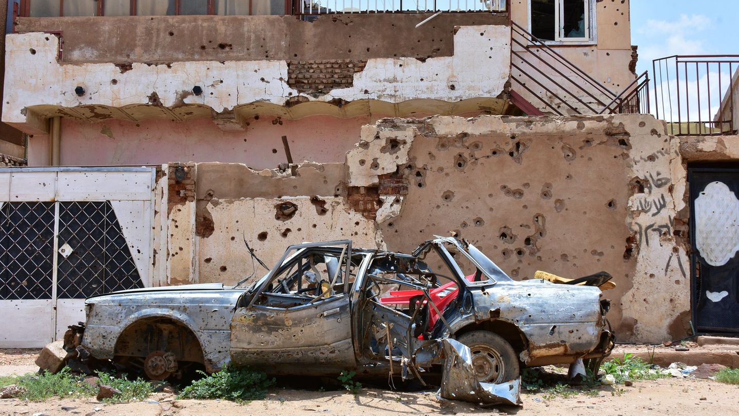 Konflikt im Sudan: Militärflugzeug stürzt über Wohngebiet im Sudan ab - 46 Tote