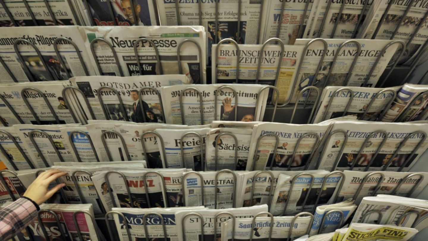 Zeitungen in einem Kiosk, hier im Jahr 2008