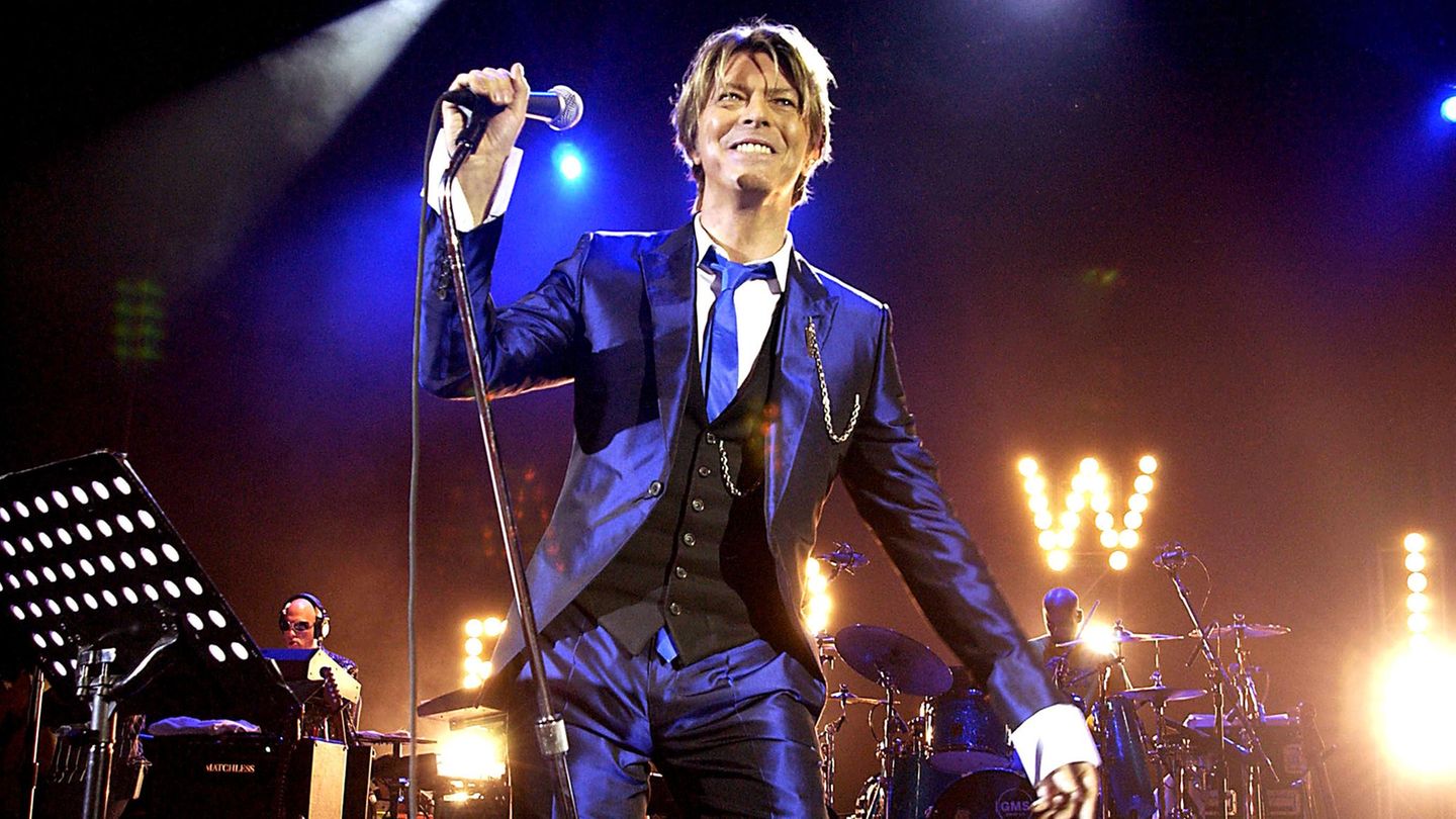 Der Brite, der mit seiner Familie in New York lebt, während seiner "Heathen Tour" 2002 im Londoner Hammersmith Odeon. Da ist er mit sich und seinen Egos im Reinen