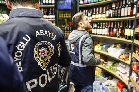 Legal verkaufter Alkohol ist in der Türkei sehr teuer