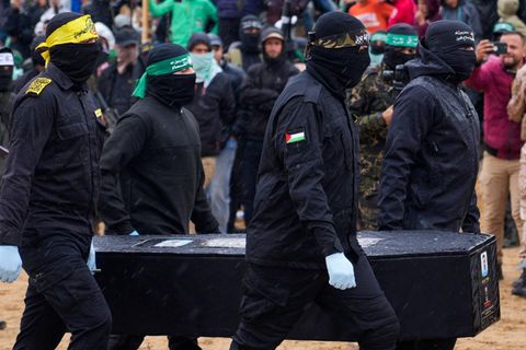 Hamas übergibt Leichen an Israel im Gazastreifen