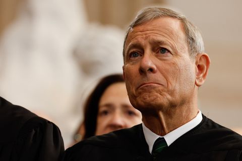 John Roberts, Richter am Supreme Court der USA, schaut ergriffen
