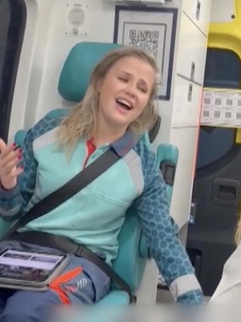 Die niederländische Pflegerin Yvon Kanters teilt in den sozialen Medien regelmäßig, wie sie für ihre Patienten singt. Nun geht ein ganz besonders emotionales Video viral.