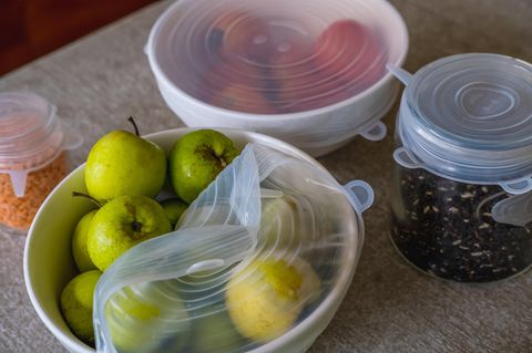 Silikondeckel, mit denen Obst abgedeckt wird