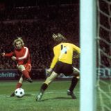 Uli Hoeneß (FC Bayern) trifft gegen Dynamo Dresden