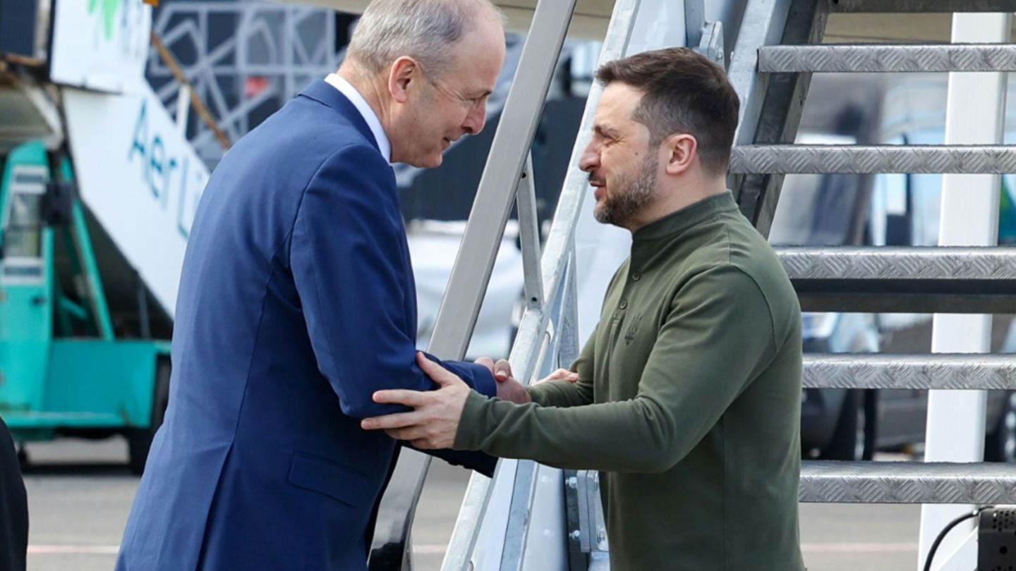 Martin begrüßt Selsnykj am Flughafen Shannon bei Limerick