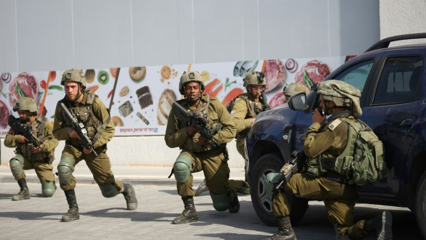 Israelische Soldaten am 7. Oktober 2023 in Sderot
