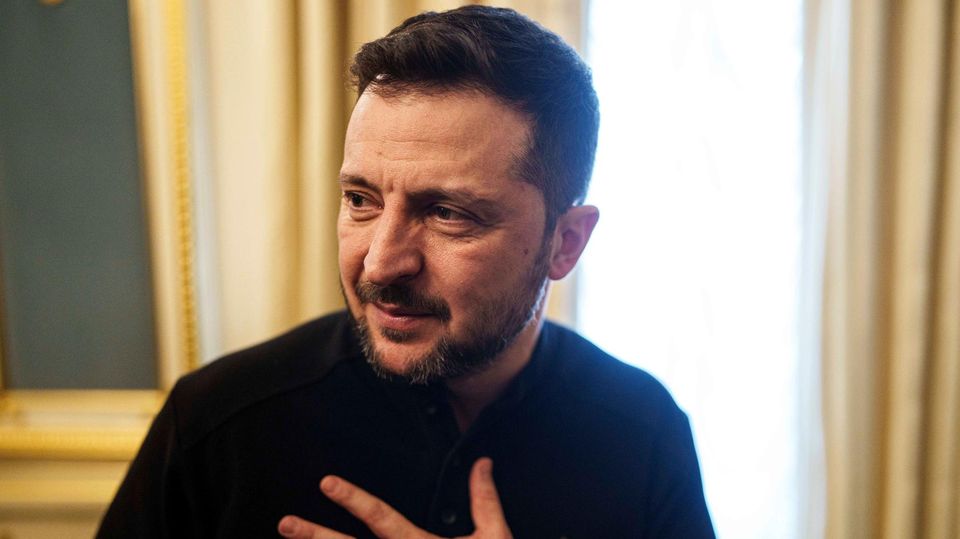 Selenskyj für Verhandlungen im Weißen Haus: "Erwartungen gering, Hoffnung groß" Zuletzt klangen Trumps Worte gegenüber der Ukraine und Selenskyj wieder sehr viel freundlicher. Kriewald ordnet das nun anstehende Treffen zwischen den Präsidenten in den USA ein.