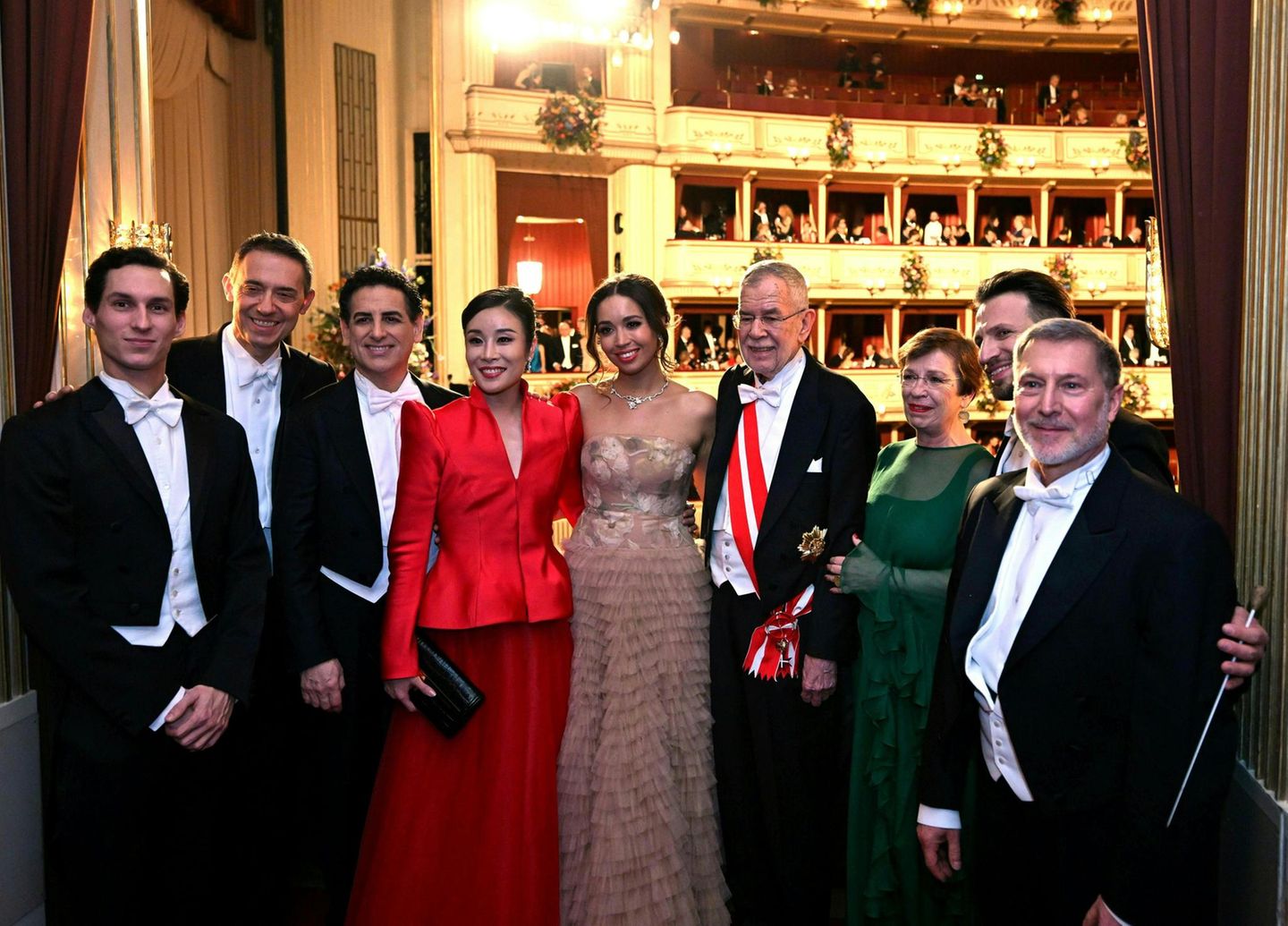 Opernball: Bundespräsident Van der Bellen mit Gästen