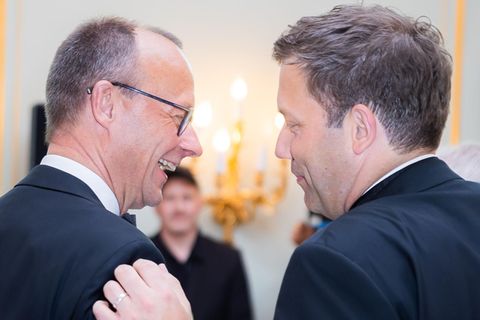 Nach der Bundestagswahl plant die CDU eine Regierungsbildung mit der SPD und führt bereits Gespräche dazu. Kandidaten für Ministerposten kursieren auch schon.