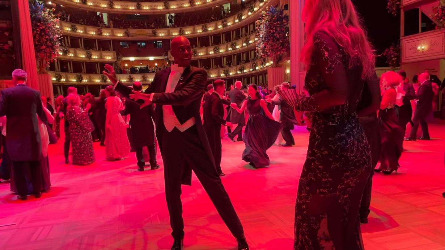 Bruce Darnell tanzt auf dem Wiener Opernball