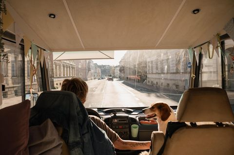 Vanlife: Rike fährt ihr Wohnmobil durch Bamberg