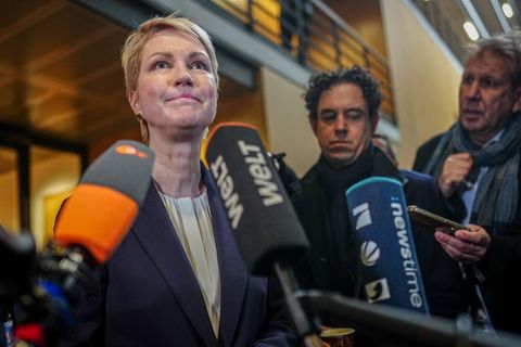 Erste Gespräche zwischen Union und SPD: "Dauerstreit würde Demokratie schaden"