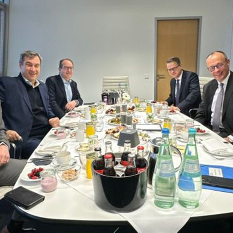 Martin Huber, Markus Söder, Alexander Dobrindt, Thorsten Frei , Carsten Linnemann und Friedrich Merz – und keine Frauen