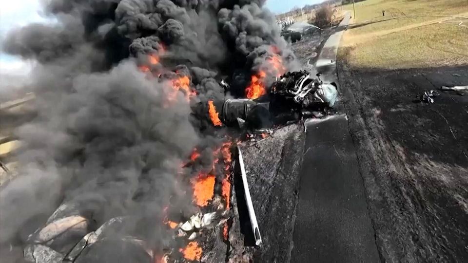 Tschechien: Güterzug mit giftigem Benzol in Brand geraten