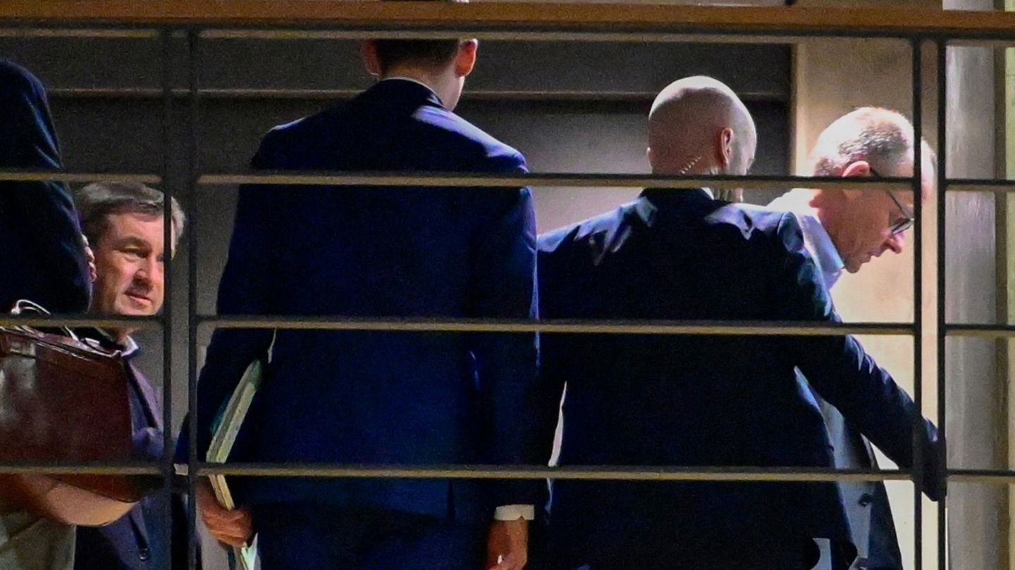 Söder (l.) und Merz bei ersten Sondierungen mit SPD