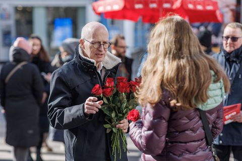 Bürgermeister Peter Tschentscher (SPD) sieht hohe Zustimmungswerte für seinen rot-grünen Senat in Hamburg