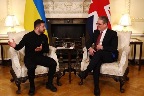 Der britische Premierminister Keir Starmer empfängt vor dem Gipfel den Präsidenten der Ukraine, Wolodymyr Selensky