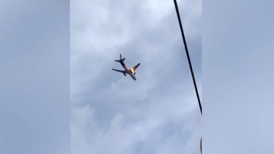 Vogelschlag: US-Flugzeug fängt kurz nach Start Feuer