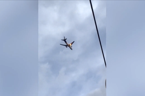 Vogelschlag: US-Flugzeug fängt kurz nach Start Feuer