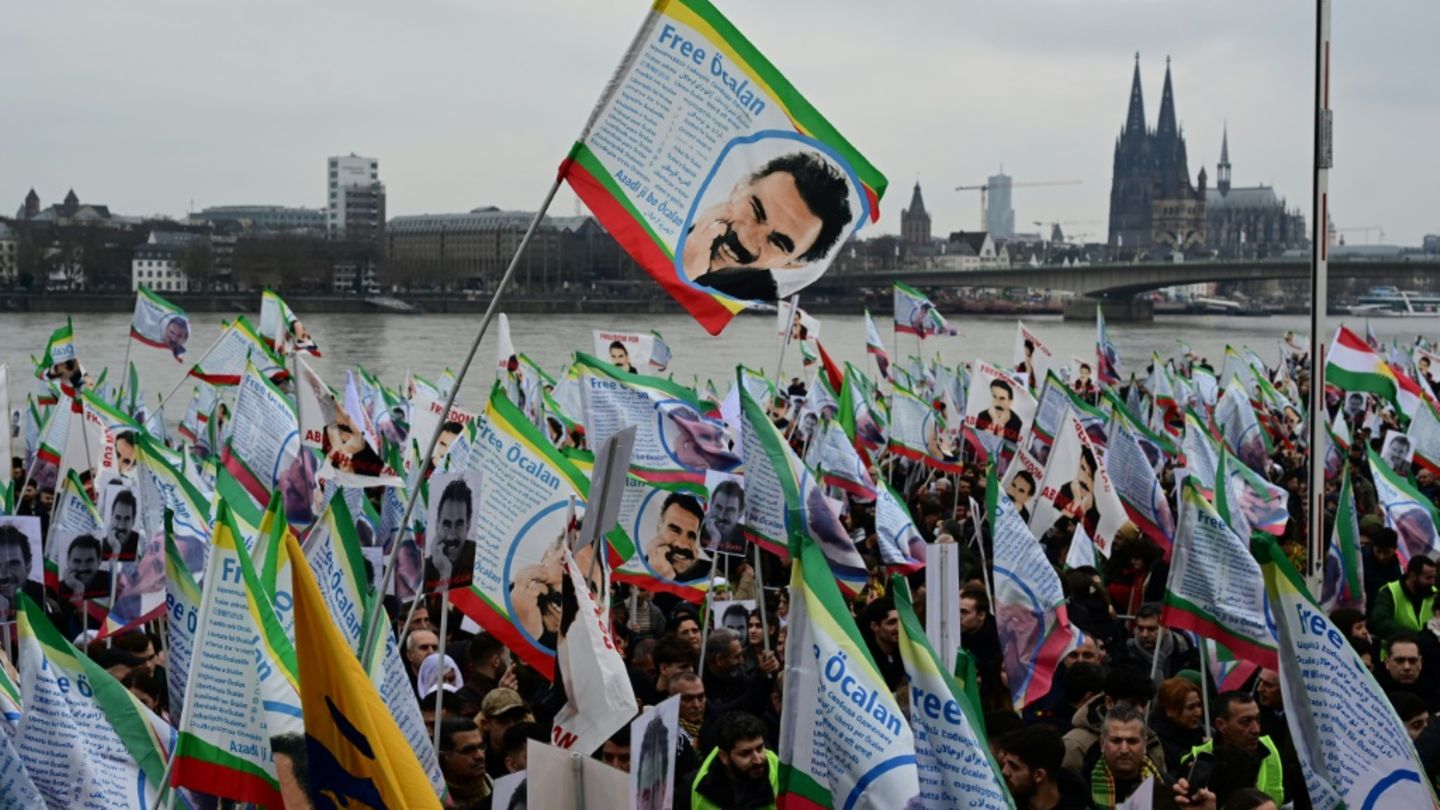 Demonstration von PKK-Anhängern in Köln im Februar 2024