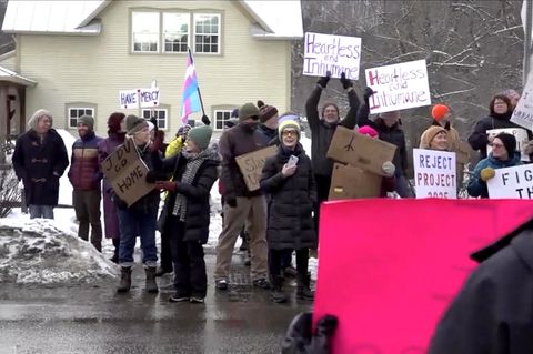 Proteste bei Vance-Besuch in Vermont: "Soll in Russland Ski fahren"