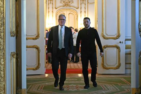 Starmer (l.) und Selenskyj