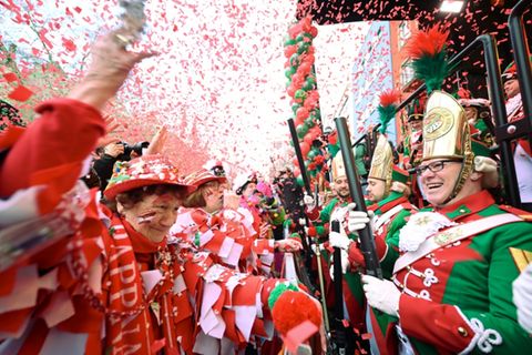 Rosenmontagszüge in den rheinischen Karnevalshochburgen