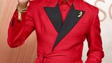 Farbkleks des Abends: Colman Domingo sorgte in seinem knallrotem Valentino-Anzug für Aufsehen. Sein Schmuck stammt von Boucheron, seine 160.000 US-Dollar teuere "Speedmaster"-Uhr von Omega