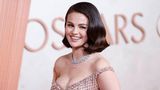 Selena Gomez in nudefarbener Robe bei den Oscars 2025