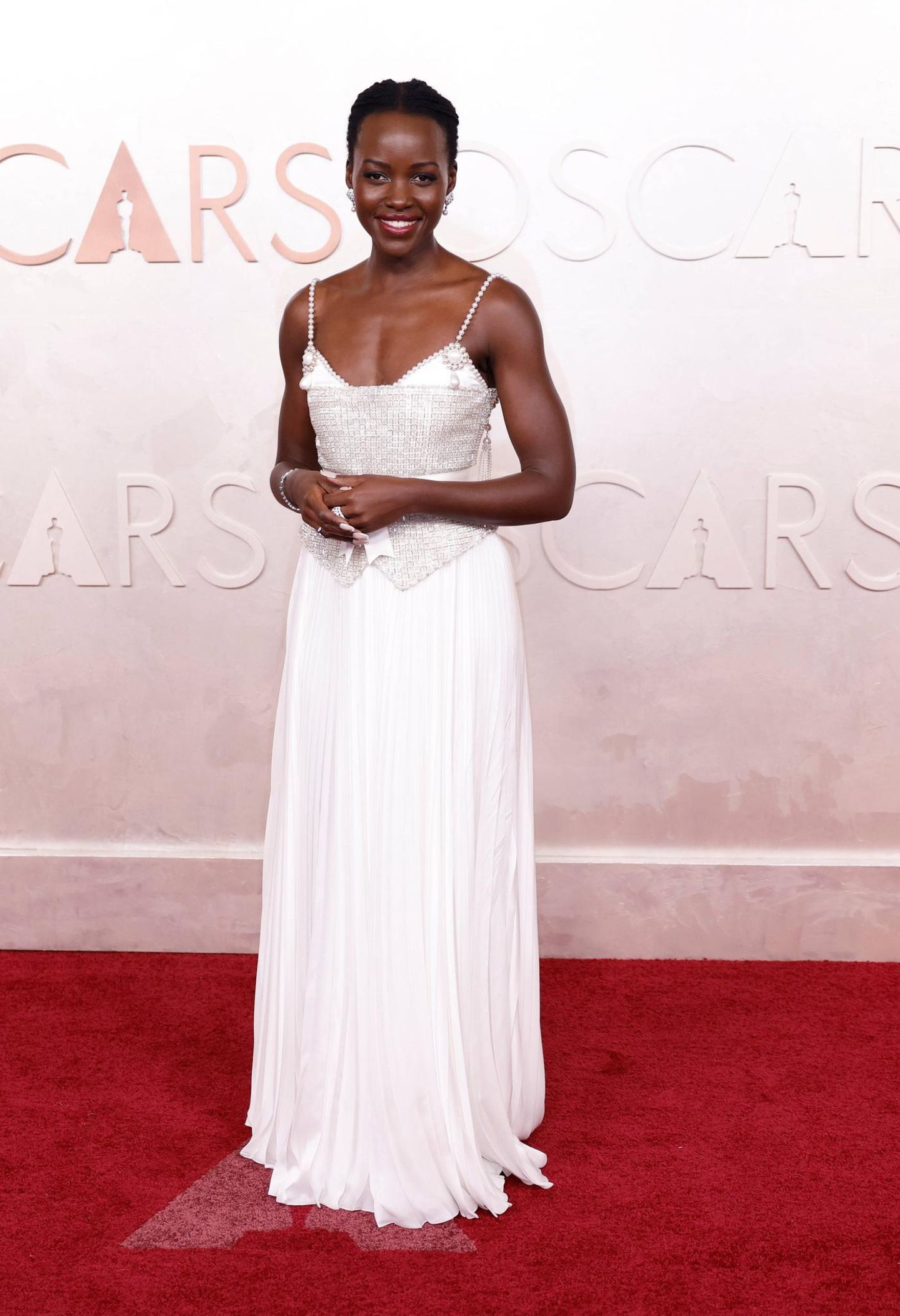 Lupita Nyong'o bei den Oscars in einer weißen Chanel-Robe