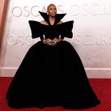 Cynthia Erivo in einer schwarzen Robe bei den Oscars