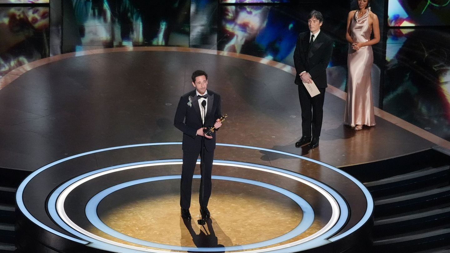 Oscars: Adrien Brody wirft seiner Freundin ausgespuckten Kaugummi zu