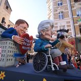 Kölner Rosenmontagszug: Gesundheitsminister Karl Lauterbach im Motivwagen