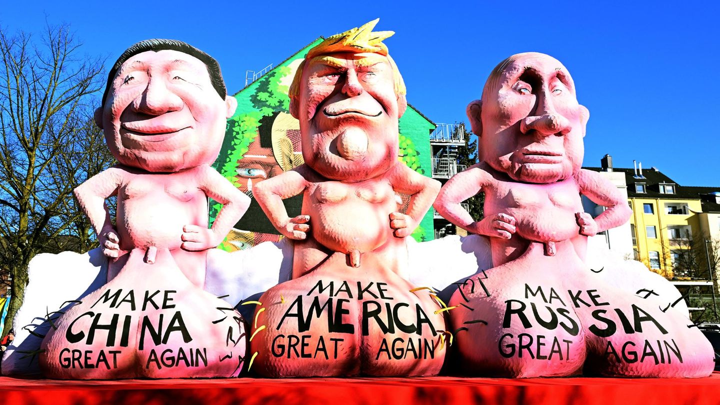 Motivwagen in Düsseldorf zeigt Trump, Putin und Xi Jinping nackt