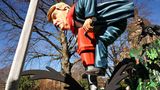 Im Mainzer Rosenmontagszug bohrt Donald Trump nach Öl – nach dem Motto "Drill Baby, Drill"