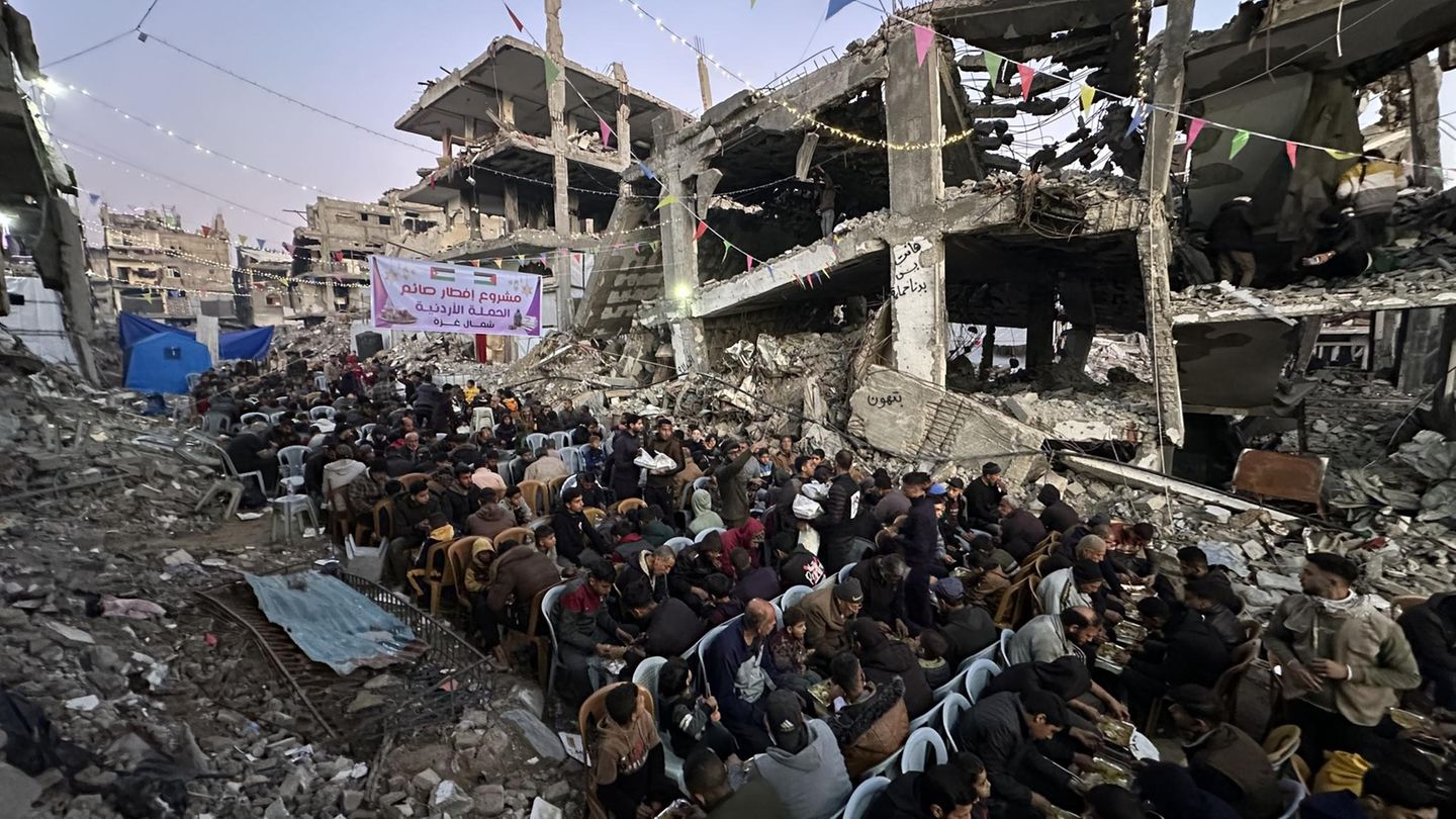 Ramadan in Trümmern: So begehen Menschen in Gaza den Fastenmonat | STERN.de