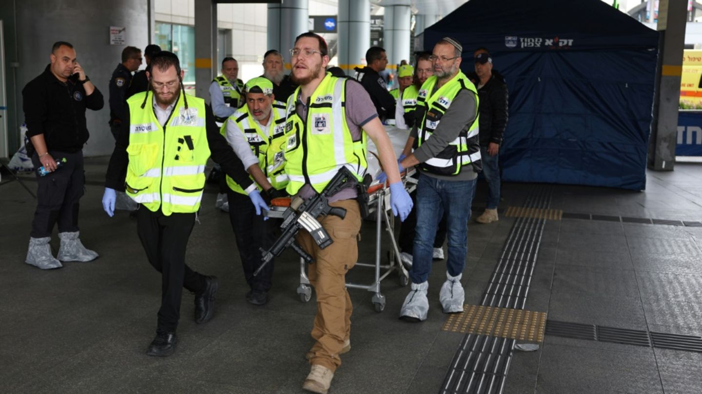Rettungskräfte am Tatort in Haifa