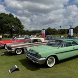 Amerikanische Chrom-Orgien, Vorkriegsmodelle von Duisenberg, Cadillac oder das weitgehend vergessene Model 62 Cabriolet von Detroit Electric aus dem Jahre 1916 präsentieren sich im perfekten Zustand oder betont unrestauriert 