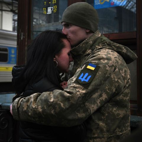A soldier of Ukraine says goodbye to the train station