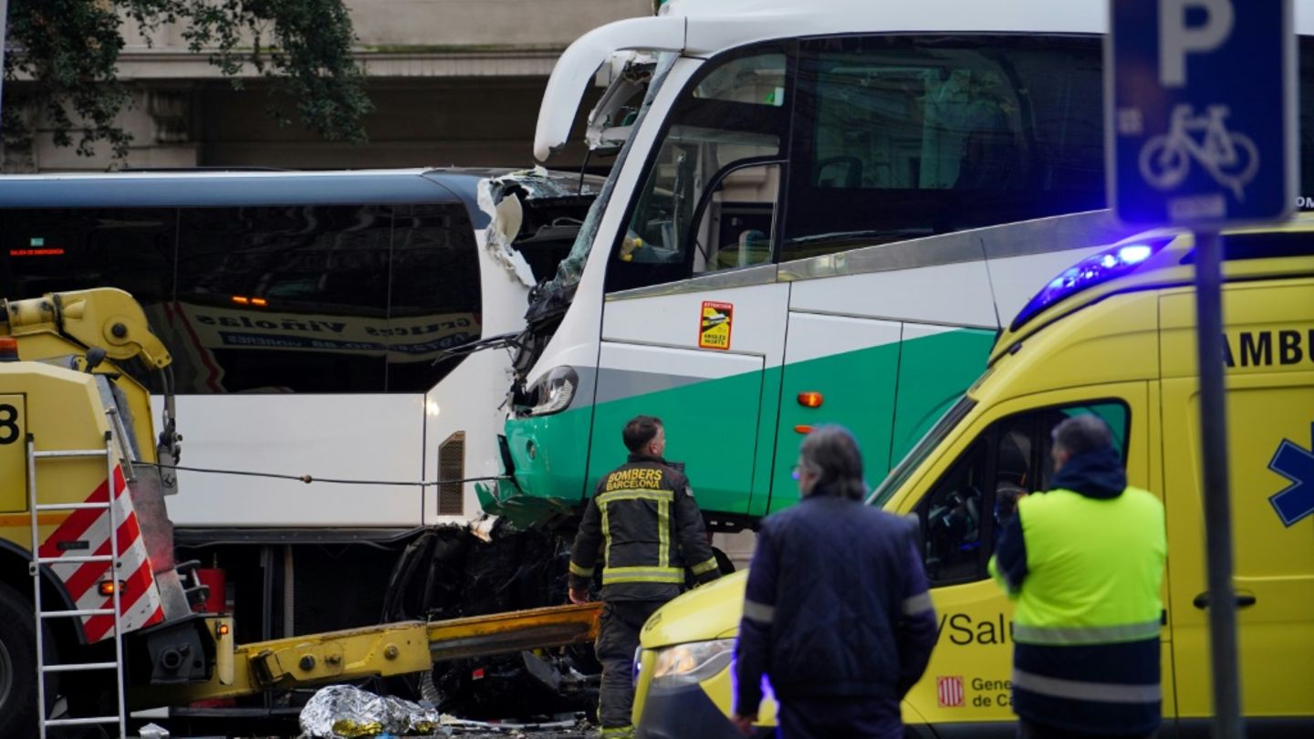 Rettungkräfte am Unfallort in Barcelona