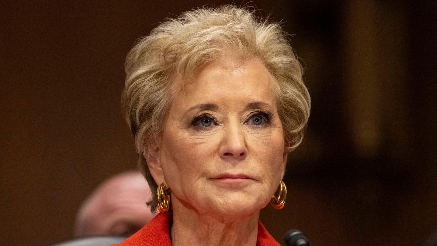 Trump makes former wrestling boss the new Minister of Education