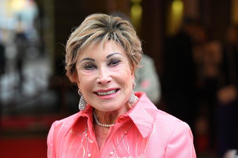 Antje-Katrin Kühnemann lächelt in die Kamera