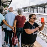 Touristen am Bahnhof Mérida