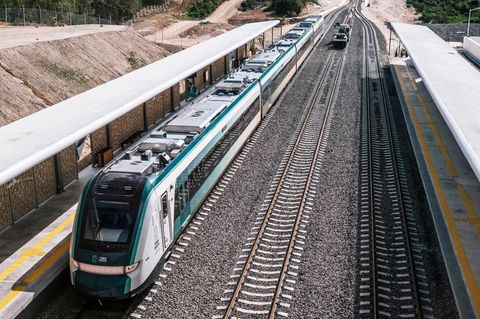 Der Maya-Zug fährt in den Bahnhof von Campeche City ein