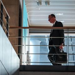 Friedrich Merz auf dem Weg zu den Sondierungsgesprächen im Jakob-Kaiser-Haus