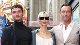 Oscars: Nepobaby Iris Law mit ihrem Bruder Raff Law, ihrem Vater Jude Law und dessen Ehefrau Phillipa Coan