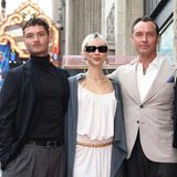 Oscars: Nepobaby Iris Law mit ihrem Bruder Raff Law, ihrem Vater Jude Law und dessen Ehefrau Phillipa Coan